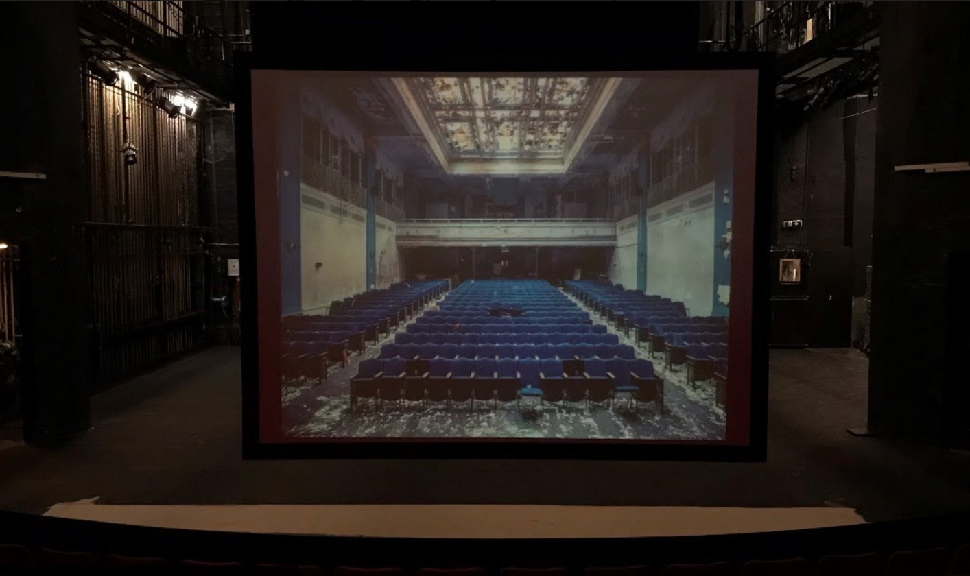 n-rrebro-teater-livestreamer-fotografier-fra-forladte-steder-iscene