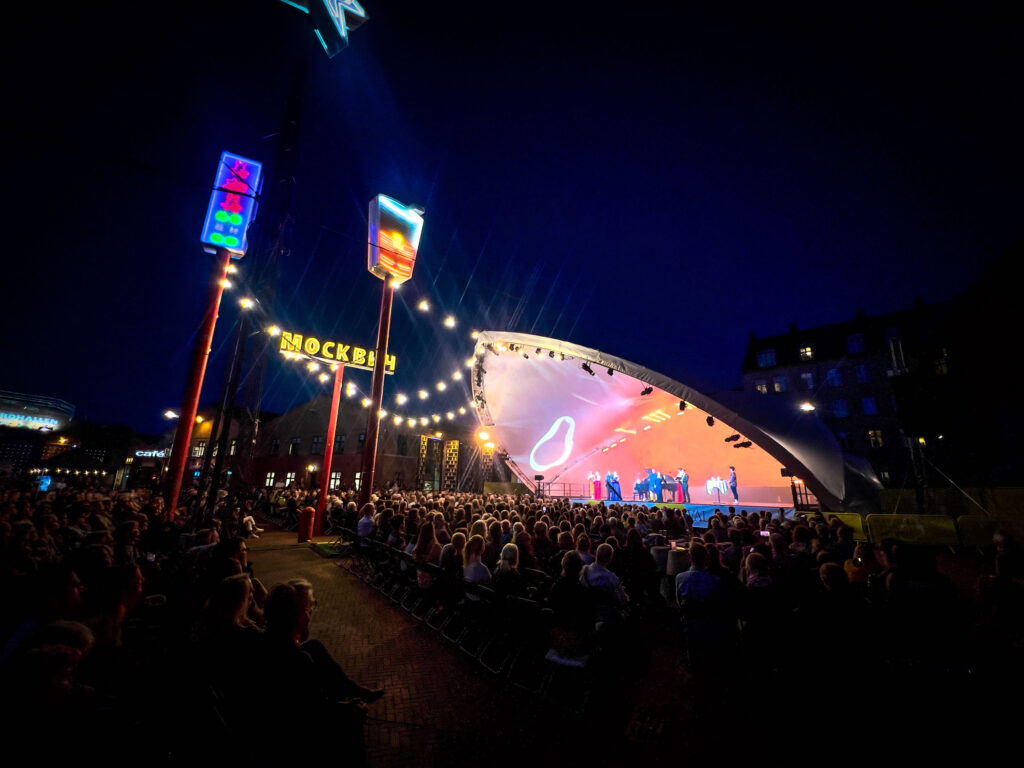 Festivalscenen på Den Røde Plads, Copenhagen Opera Festival. Foto: Damien Stanton