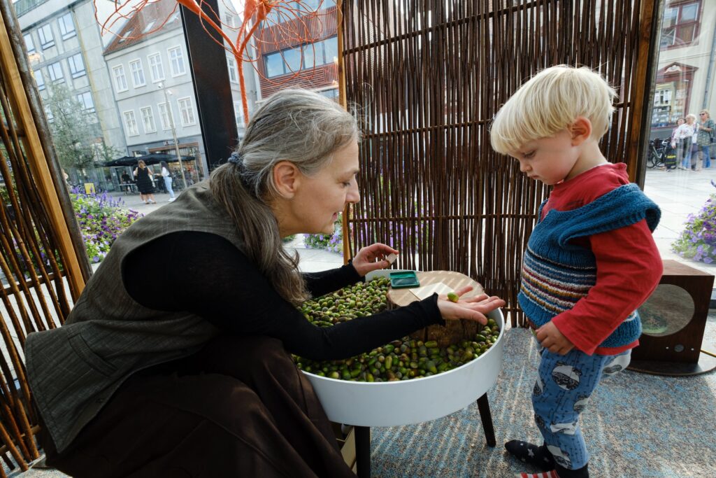 Madam Bachs Den nysgerrige have i Kuben under Horsens Teaterfestival 2023. Foto: