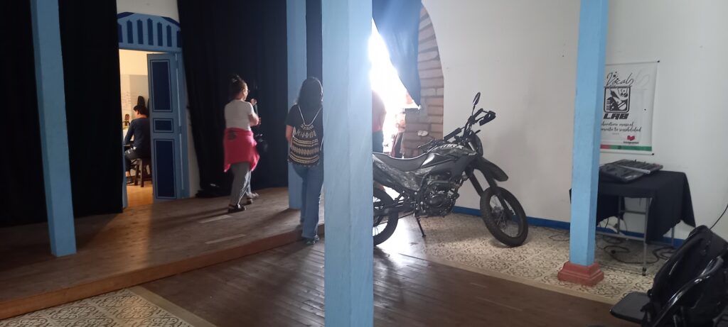 Scenen på Teatro Inmegrantes, Rionegro, Colombia. Foto: Teater Gry