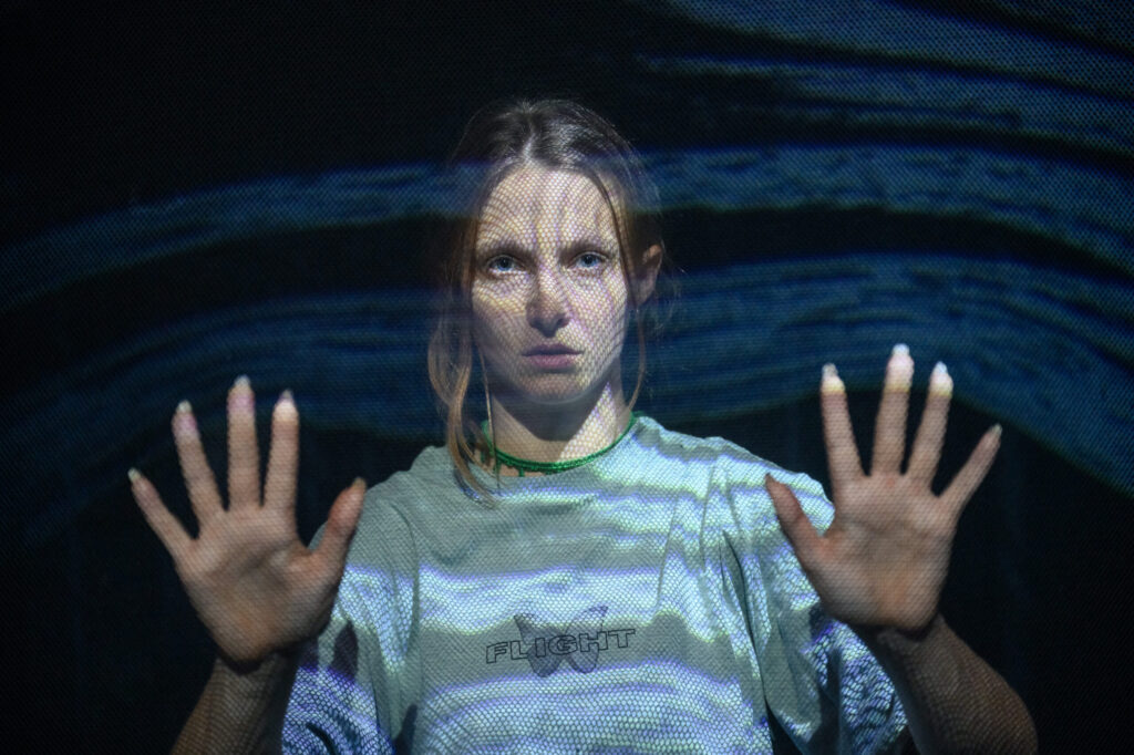 Ludmilla Faber Striim som Maria i På Bornholm må man græde overalt. Foto: Søren Meisner