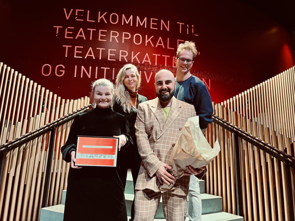 Teamet på Blaagaard Teater modtager Initiativprisen 2023. Foto: Foreningen Danske Teaterjournalister