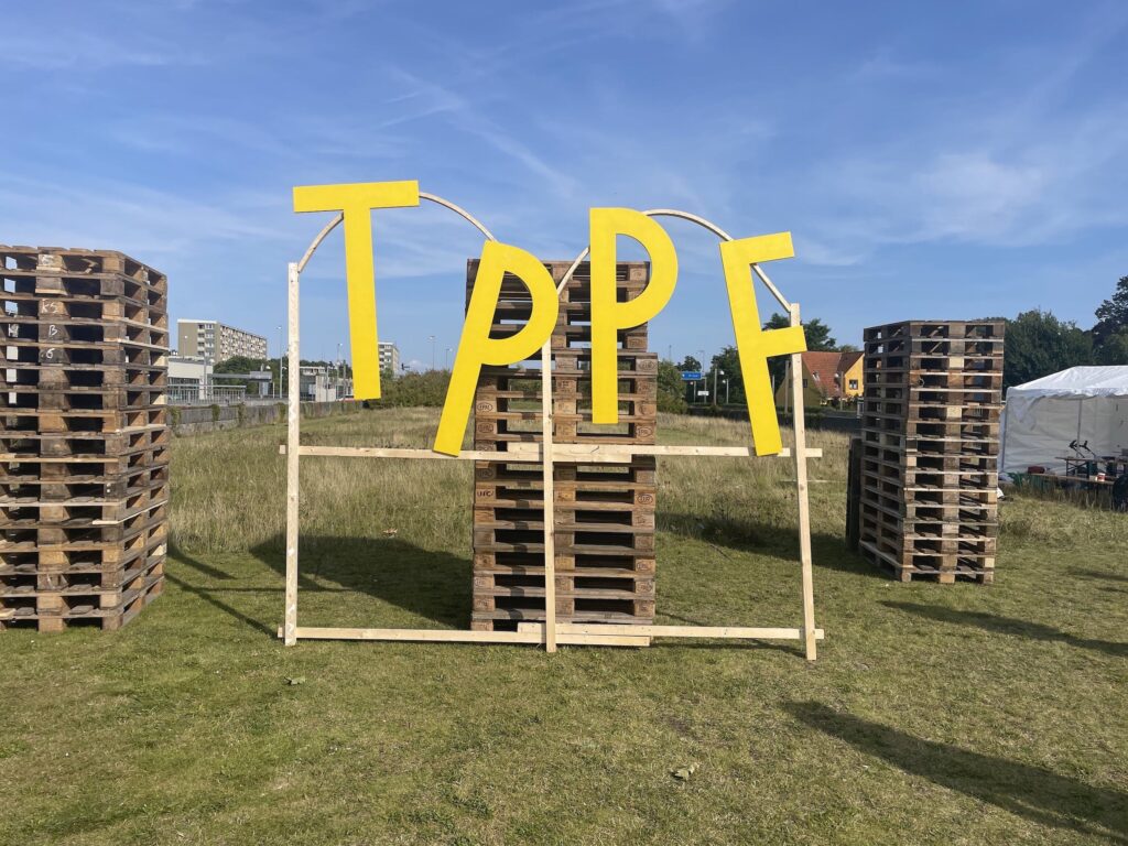 Tårnby Park Performance Festival bygger i år en ny by med navnet Økocity 2.0. Foto: Max Morris-Doherty