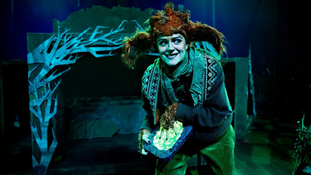 Cecilie Thiim som den uhyggelige, tykvommede trold i De tre bukkebruse, Fredericia Musicalteater. Foto: Søren Malmose