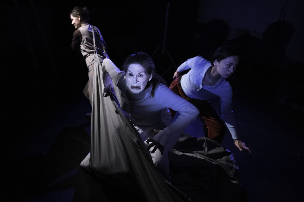 Elisabeth Heilmann Blind, Nina Sikkersoq og Rikke Liljenberg i Det Vandrende Menneske, Det Olske Orkester.