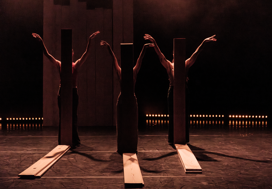 Nadja Bounenni, Giulia Quacqueri & Paulína Šmatláková i Don Gnus K.I.S.S. på Aveny-T. Foto: Christoffer Brekne.