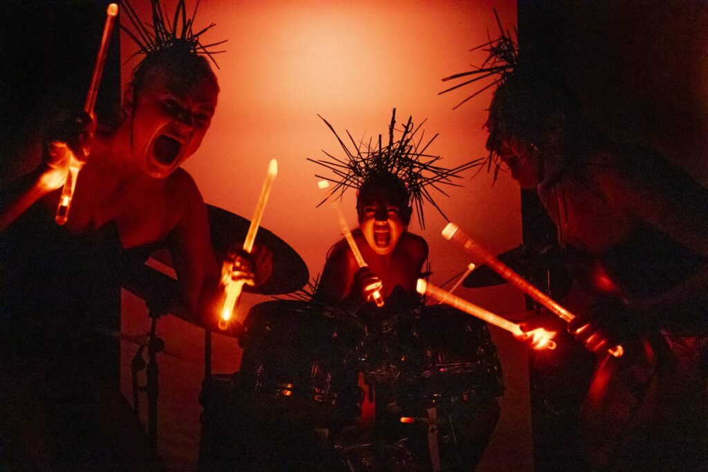 Vi brøler på Teater FÅR302. Foto: Natascha Thiara Rydvald.