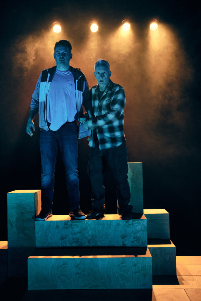 Anders Valentinus Dam og Rasmus Reiersen i Teater O's Rivaler. Foto: Kim Glud.