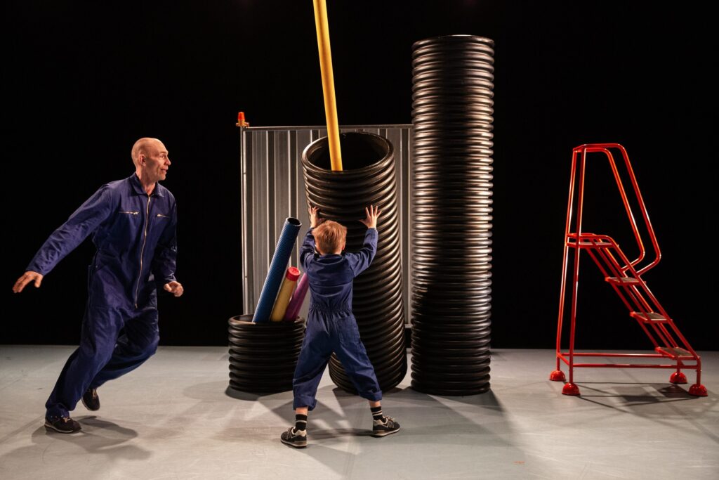 Aaben Dans. The Show for Young Men. Dansere Ole Birger Hansen og Hans Humble Lichtenberg.Foto: Ditte Valente.