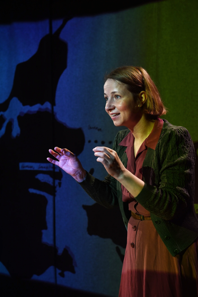 Ulla Vejby i Bølgebryder på Syddjurs Egnsteater. Foto: Maria Lomholt.
