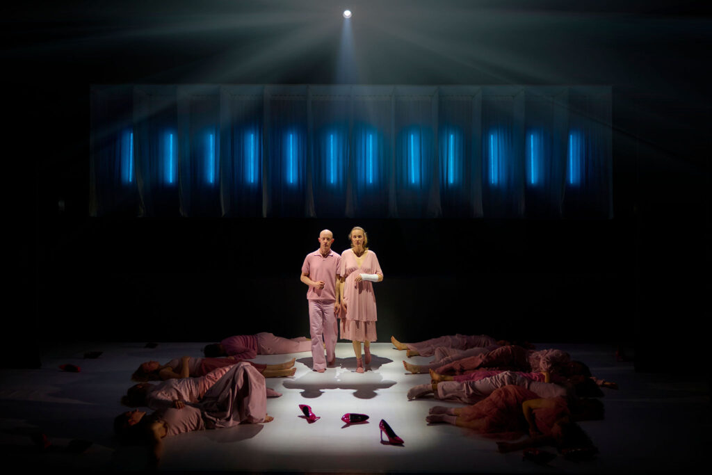 ERDUstumELLR HVAD! sART Danseteater på Svendborg Teater. Foto: Ard Jongsma.