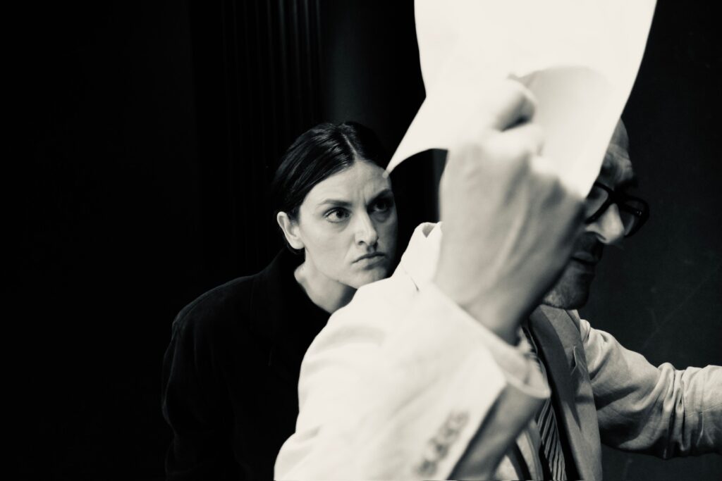 Fra forestillingen Careful Do Not Bend. Foto: Faulty Wire, 2024.