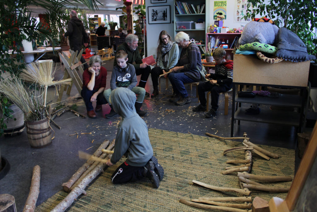 Snit en lyd, workshop. Kunstne at Trives. Helsingør Teater. Foto: Pressefoto.