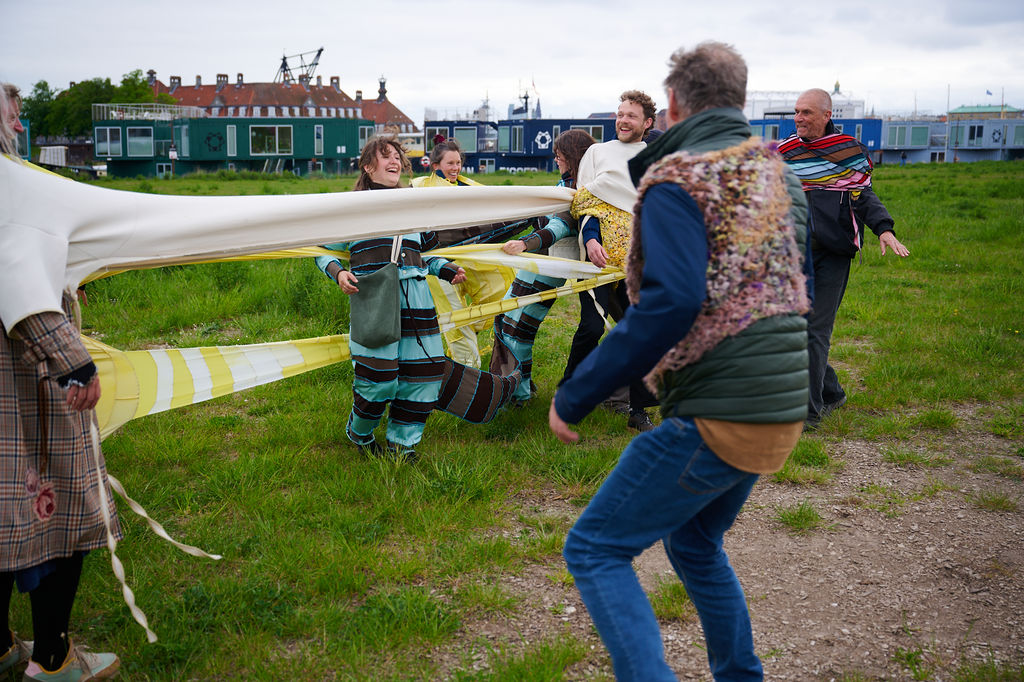 Community Walk af Charlotte Østergaard. Performing Landscapes 2025. Foto: Marine Gastineau