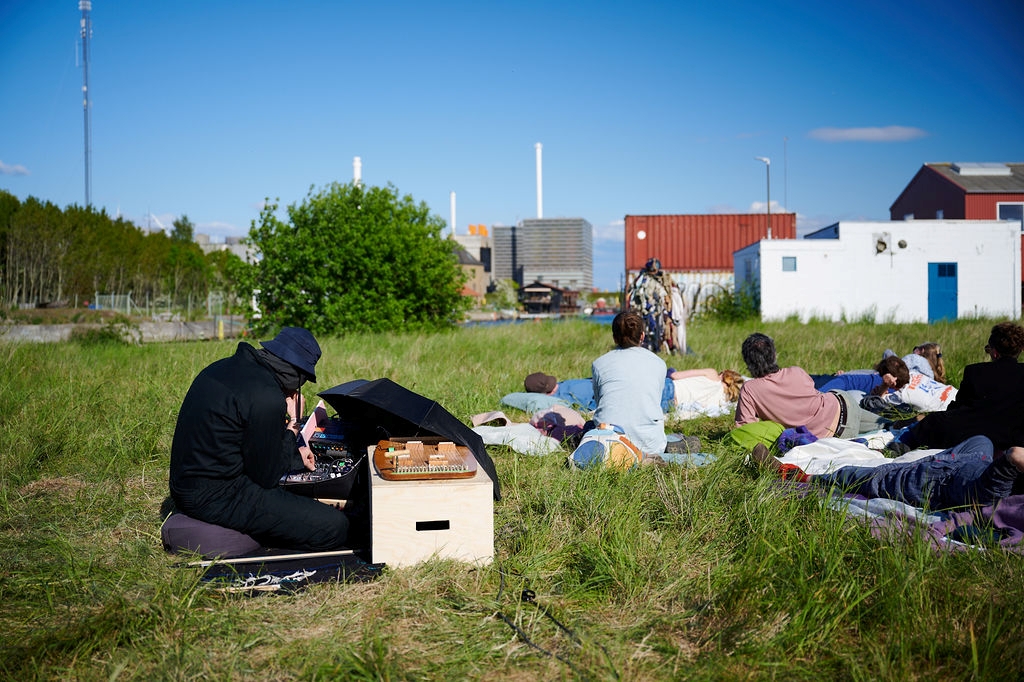 Indhyllet af Institute of Interconnected realities. Performing Landscapes. Metropolis. Foto: Marine Gastineau.