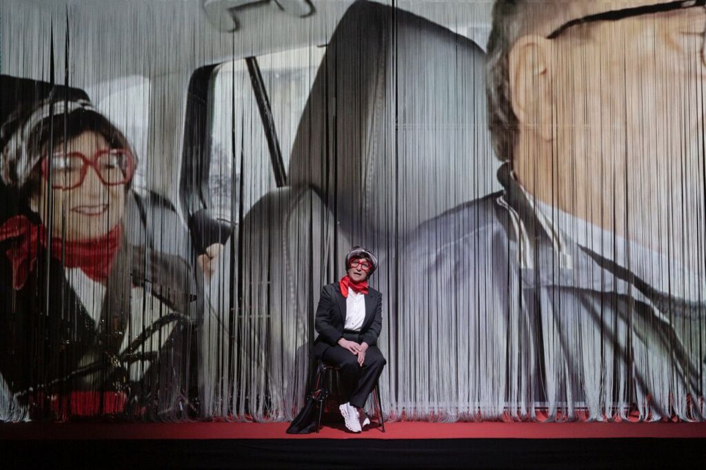 Ina-Miriam Rosenbaum i The Sanjay Shah Shitshow, Off Off/Produktion. Foto: Ea Verdoner.