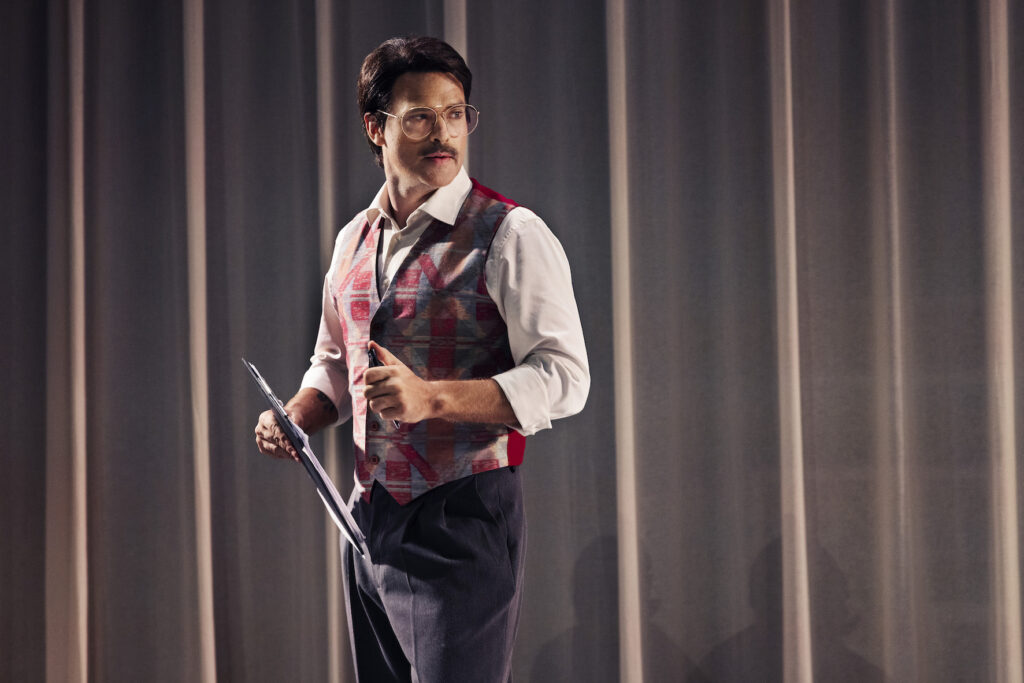 Silas Holst som Mr. Bell i Fame- The Musical Foto: Miklos Szabo