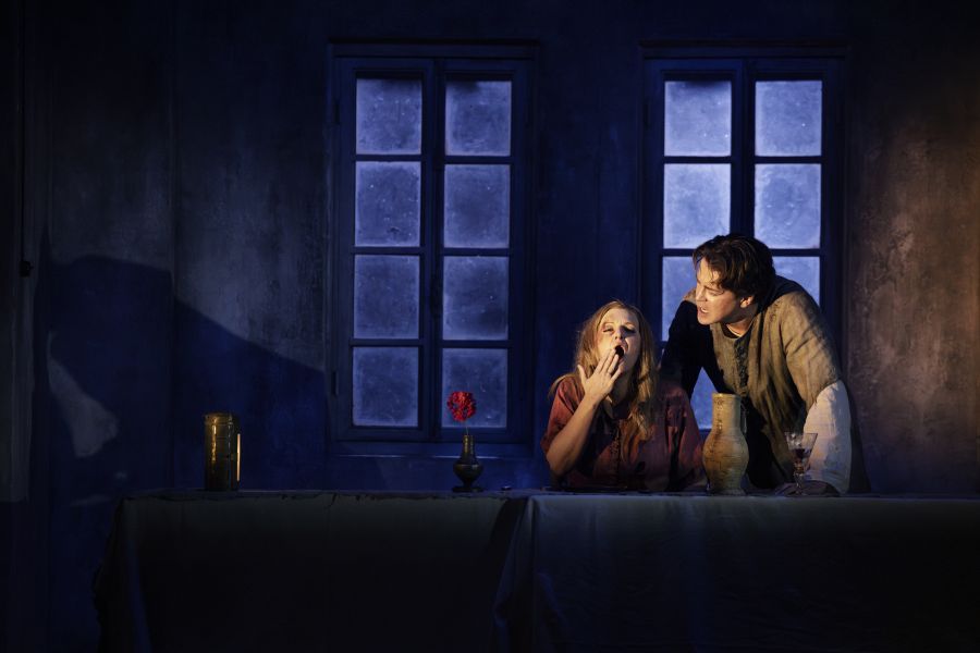 Gisela Stille og Daniel Okulit i Written on Skin, Det Kongelige Teater. Foto Miklos Szabo.