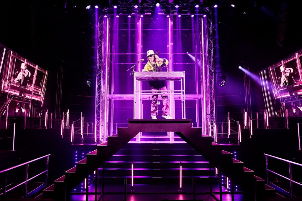Teit Samsø som DJ Buffalo i What is love, Fredericia Musicalteater. Foto: Søren Malmose
