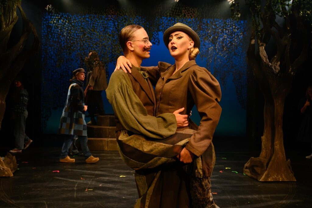 Eventyrteatrets Alice i Eventyrland. Foto: Thomas Hergaard Fotografi.