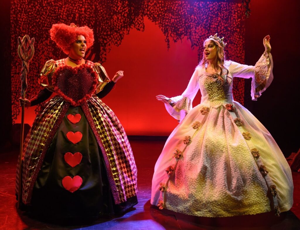 Eventyrteatrets Alice i Eventyrland. Foto: Thomas Hergaard Fotografi.