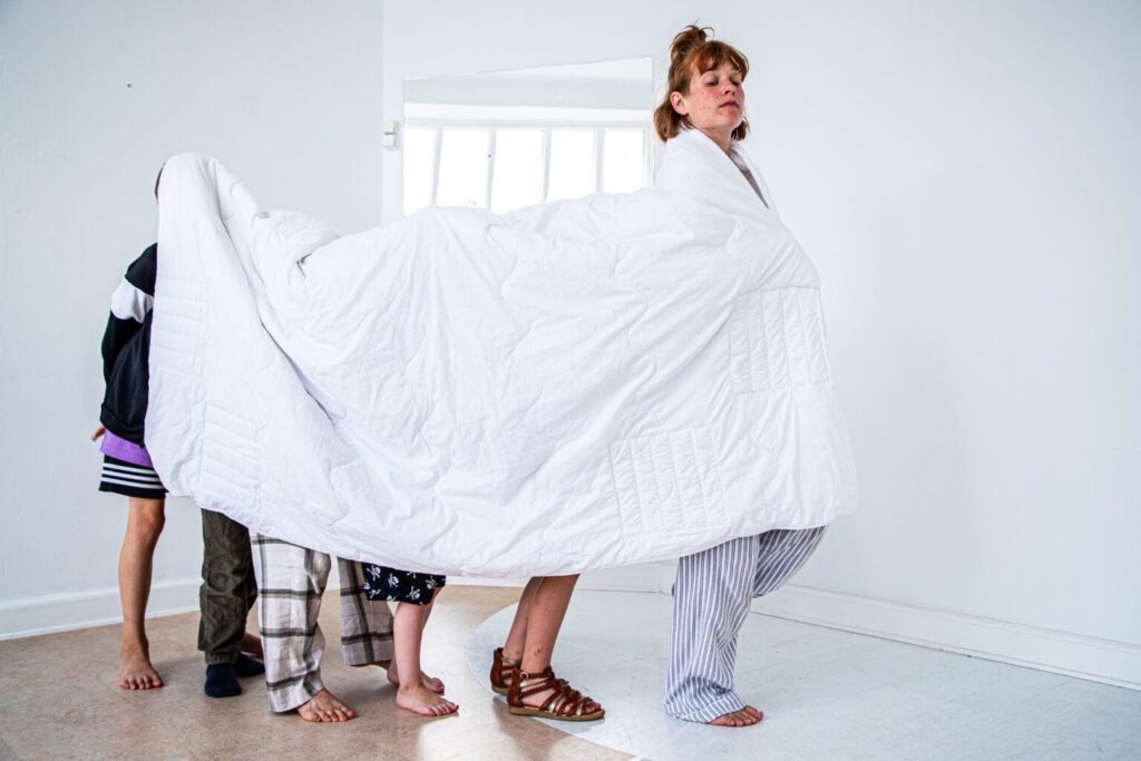 Pyjamas Venner med Sparrow Dance. Foto Uffe Karlsson. teatermagi