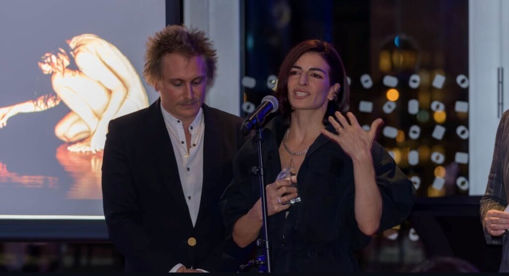 Dorotea Saykaly og Emil Dam Seidel ved pristalen. Foto: Kunstsilo.