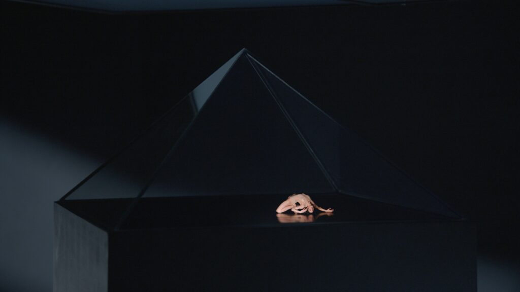 Telos ! af Dorotea Saykaly og Emil Dam Seidel ved pristalen. Foto: Kristoffer Engholm Aabo.