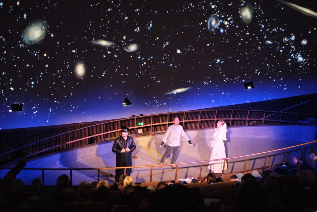Paradis-performance under Kulturnatten i København, hvor mere end 6.000 gæster besøgte Planetarium. Foto: Det Flyvende Teater