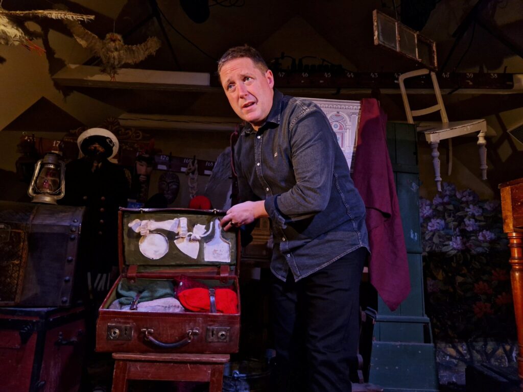 Teaternissens Kuffert med skuespiller Jesper Riefensthal. Foto: Michael Brøndum.