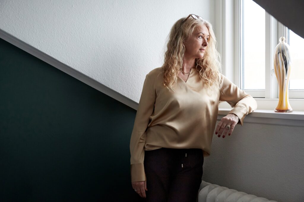 Pia Marcussen med den Reumert, Opgang2 vandt for årets ungdomsforestilling i 2014. Foto: Ditte Chemnitz.