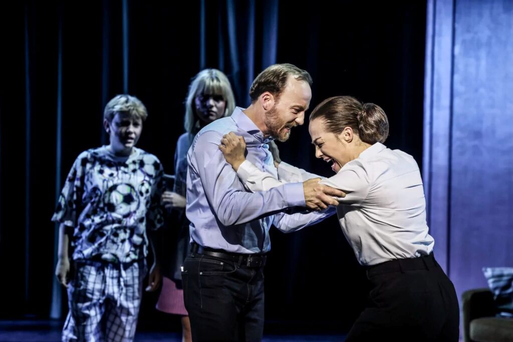 Maria Lucia Heiberg Rosenberg og Nicolai Jandorf i Borgen, Sjællands Teater. Foto: Evan Hemmingsen.