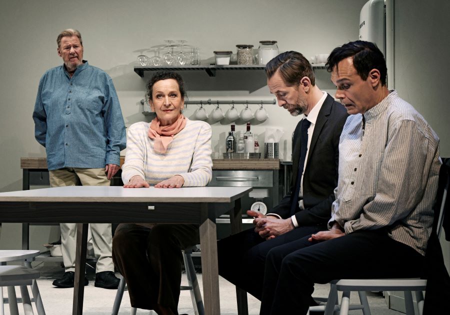 Skuespiller Ulla Henningsen i Nye tider på Folketeatret. Foto: Gudmund Thai