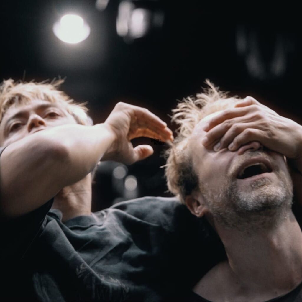 PAS DE DIEU. Uppercut Danseteater og Fix+Foxy. Foto: Waqas Qadri.