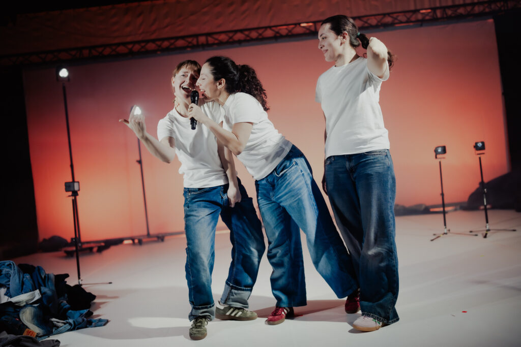 Ens, sART Danseteater. Foto: Kristoffer Juel Poulsen