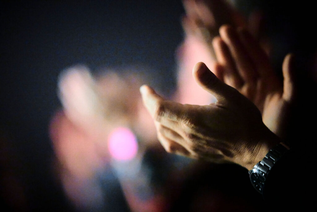 Publikum til teaterkoncerten Farvel af Nørregaards Teater og BaggårdTeatret. Foto: teatrene.