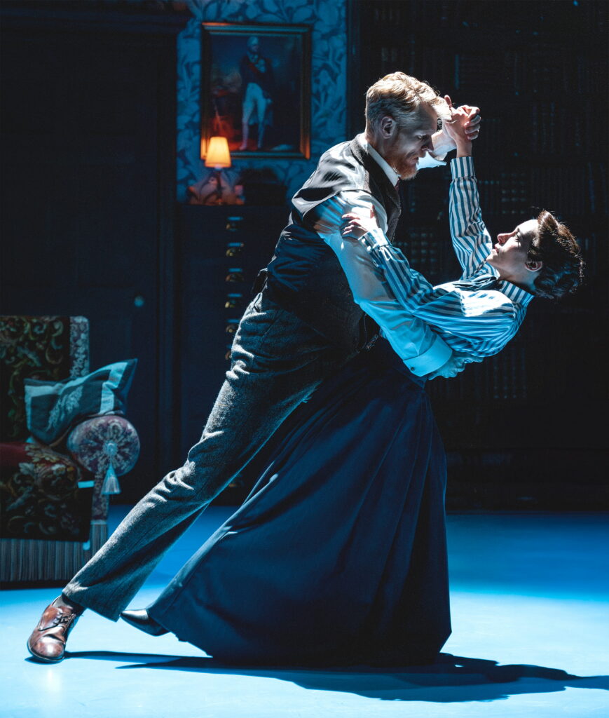 Sofie Topp Christensen og Higgins Peter Plaugborg som Eliza Doolittle og Higgins i My Fair Lady på Det Ny Teater. Foto: Camilla Winther.