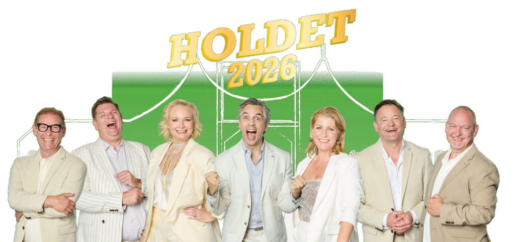 Thomas Mørk, Lars Arvad, Vicki Berlin, Rasmus Krogsgaard, Charlotte Guldberg, Troels Malling og kapelmester Thomas Pakula er holdet i Odense Sommerrevy 2026. PR-foto.