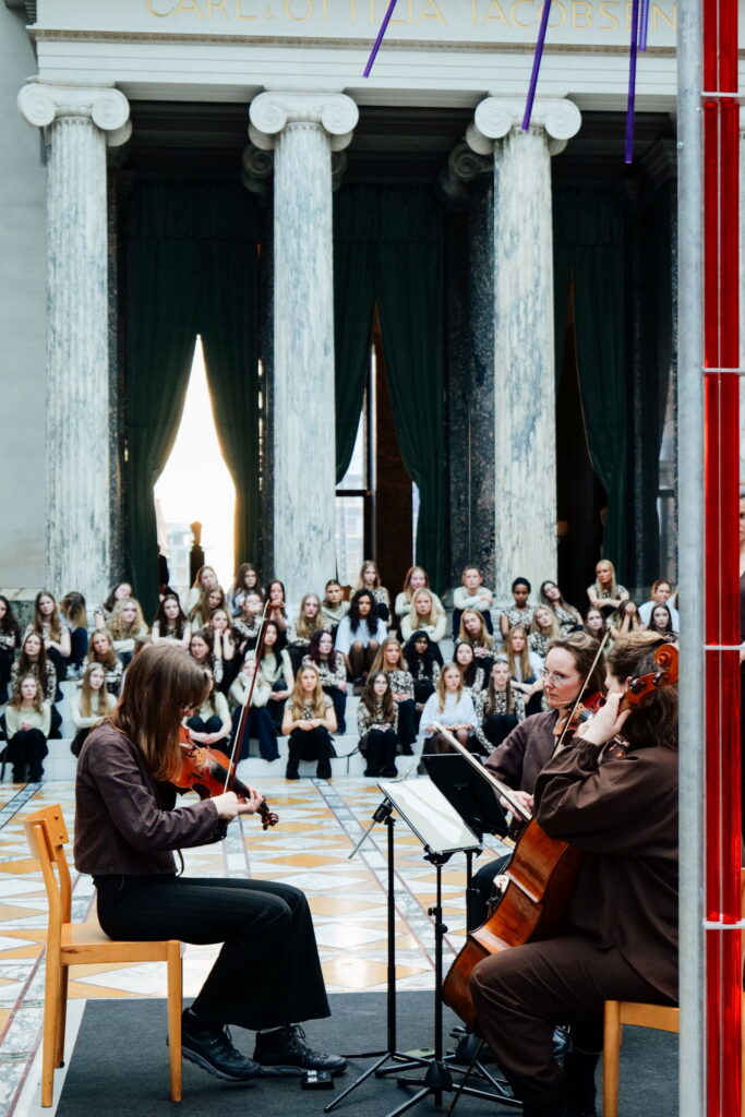 Strygertrioen i Elegier over jorden på Glyptoteket. Foto: Maj Jeanne Bartved.
