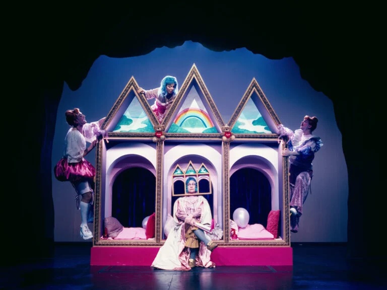 Klods-Hans på Aalborg Teater. Foto: Rumle Skafte