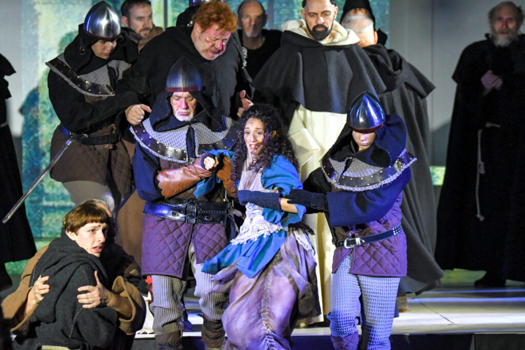 Rosens navn, NørregadeTeatret i Maribo Domkirke. Foto: NT Lynge Nielsen.