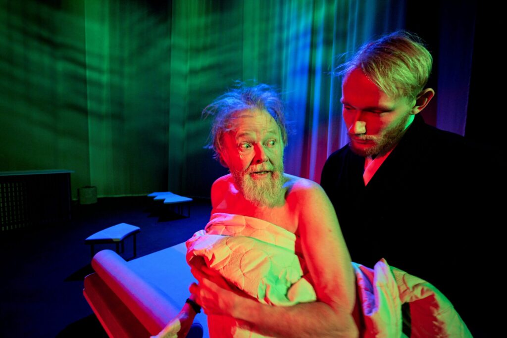 Til døden jer skiller, Herning Ny Teater. Foto: MingoPhoto