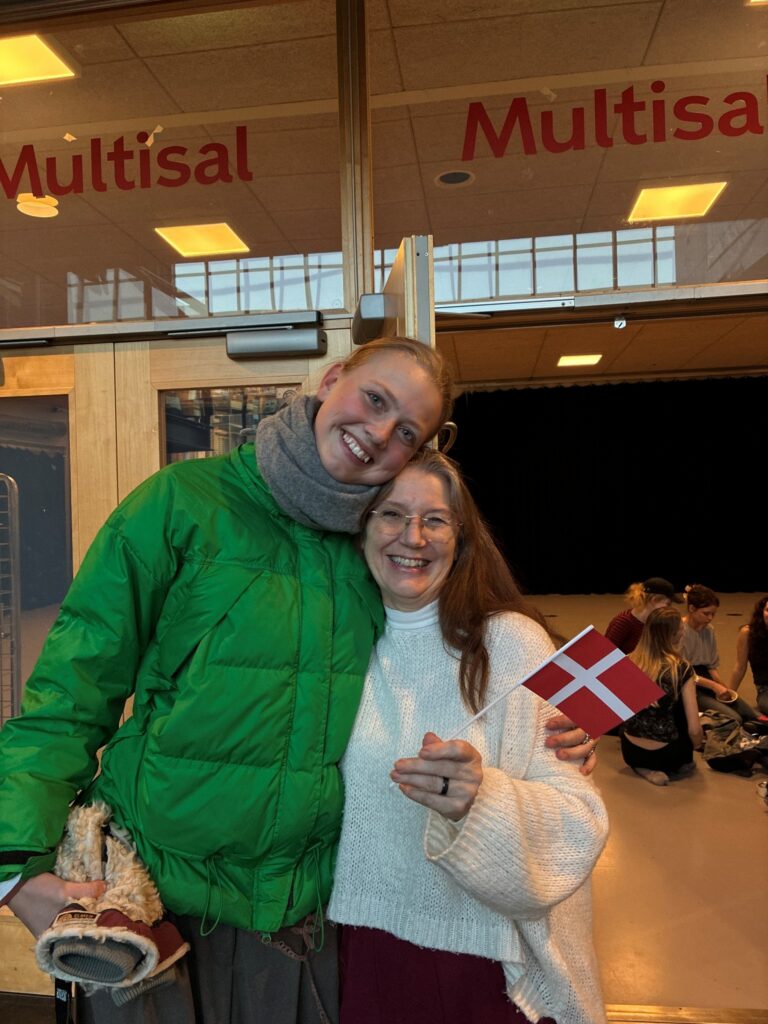 Olivia Heggli og Leder af Talent V-KG, Gitte Gry Ballesheim. Foto: Pressefoto.