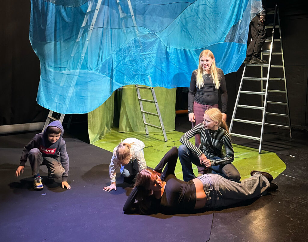 De Gyldne Hvalpe er Teater Hunds børnebestyrelse. Foto: Rikke Petersen/Teater Hund