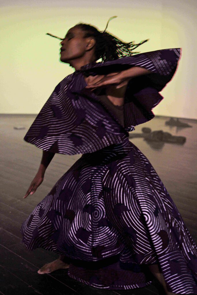 Raven af og med Julienne Doko. TOASTER Biennale 2026. Foto: Georgios Katsoris.