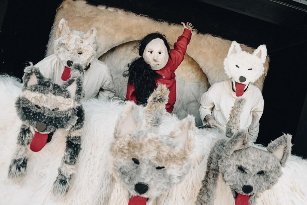 ARNARULUNNGUAQ – DEN STORE LILLE KVINDE. Det Lille Teater og Marionetteatret. Foto: Daniel Bødker Sørensen.