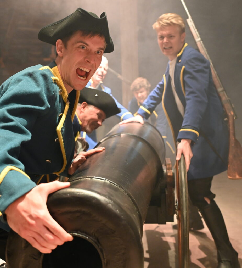 Magnus Andersen Hald som svensk løjtnant i Englen fra Hobro, Himmerlands Teater. Foto: Caspar Juul Berg