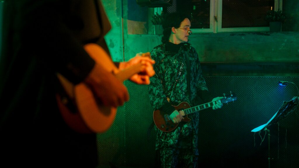 Molly Haslund har Open Mic hos orkerne på Toaster Biennale 2026. Foto: Christian Brems. 