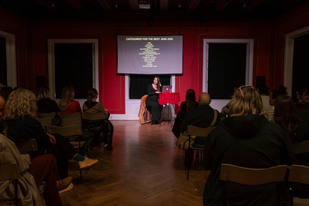 Reba Maybury i Jens på Toaster Biennale 2026. Foto: Christian Brems. 