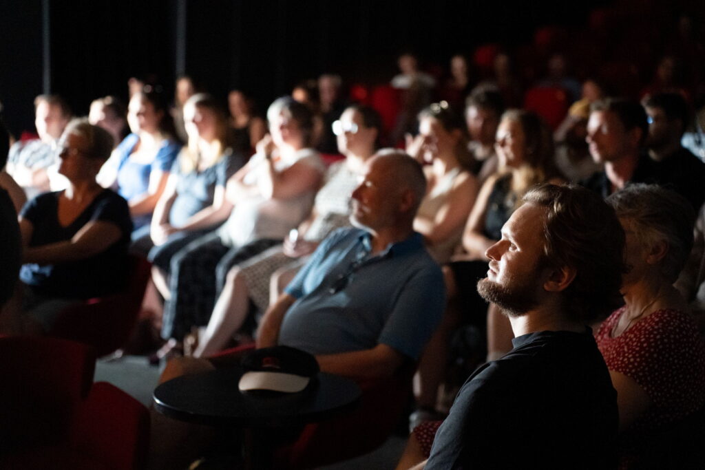 Publikum ved Musicalens Folkemøde. Foto: Fredericia Musicalteater.